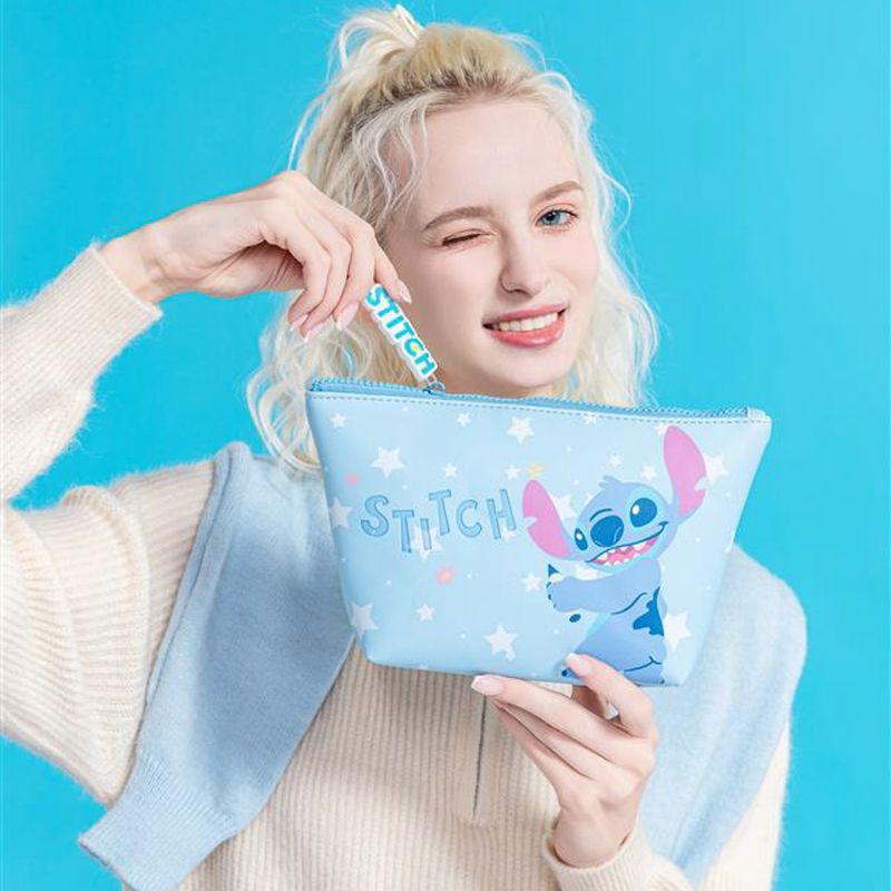 Cosmetiquera-trapecio-stitch-azul-claro-con-rosa-Lilo-Stitch-2-29090