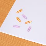 Set-de-escritorio-clips-naranja-y-morado-de-28-mm-150-unidades-Miniso-2-28974