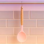 Taper-con-cuchar-n-de-sopa-pequeno-serie-silicona-rosa-Miniso-2-28302