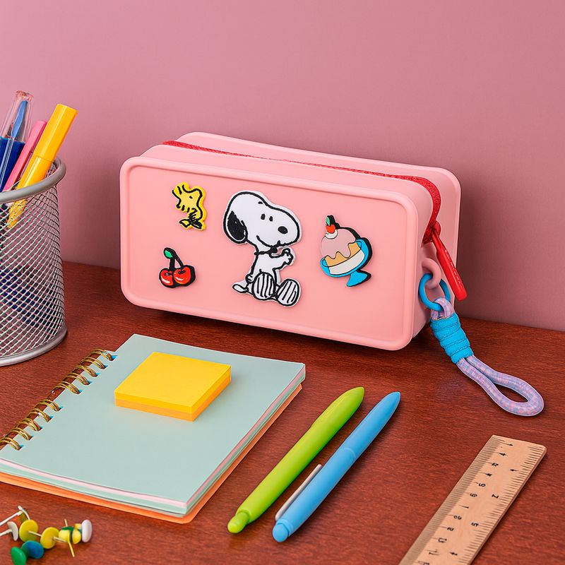 Cosmetiquera-snoopy-silicon-cuadrada-rosa-Snoopy-Colorfull-2-29635