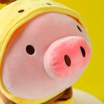 Peluche-de-cerdito-sentado-con-capucha-de-abeja-Miniso-3-4388
