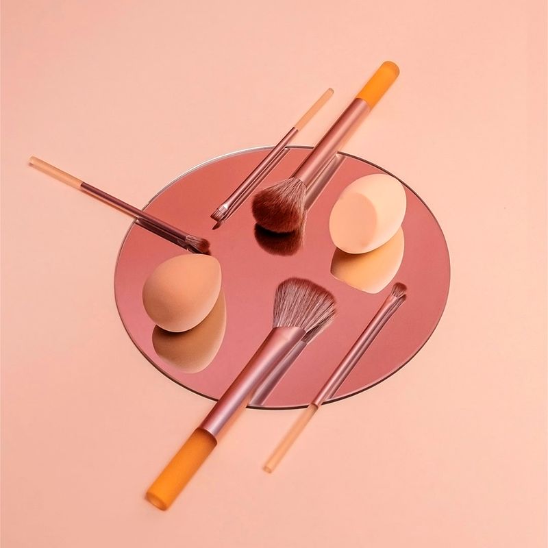 Brocha-de-maquillaje-y-esponja-de-maquillaje-7-piezas-doradas-Miniso-2-24255