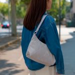 Bolso-hobo-metalasse-gris-Miniso-2-28790