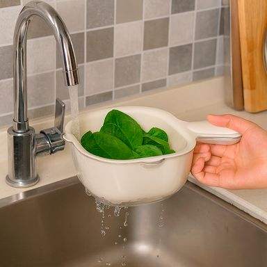 Utensilio de cocina minicesta de drenaje portátil de doble capa beige -  Miniso