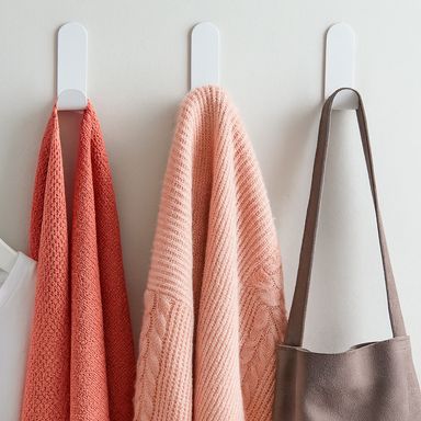 Ganchos adhesivos en forma de j de hierro de la colección black & white 4 piezas -  Black & White