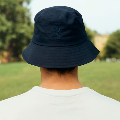 Sombrero de cubo con logo bordado negro -  Miniso