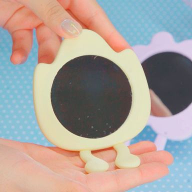 Espejo con diseño de boca grande y soporte para telefono -  Miniso