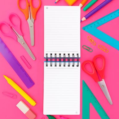Libreta A6 con alambre 158 hojas azul serie black & white -  Black & White