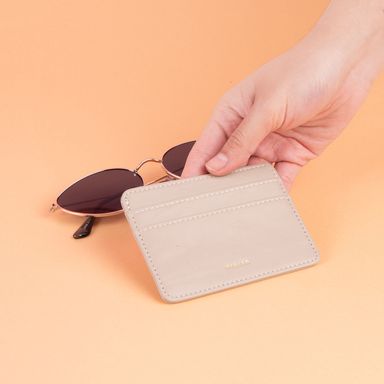 Tarjetero tipo piel sintético beige 11x8x1 cm -  Miniso