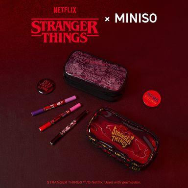 Cartuchera de doble capa hellfire club serie stranger things -  Stranger Things