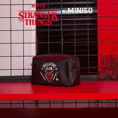 Cosmetiquera negro hellfire club serie stranger things -  Stranger Things