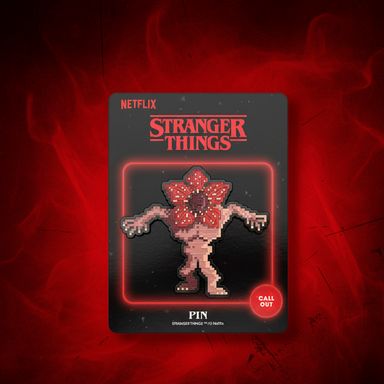 Insignia metálica 2 modelos surtidos serie stranger things -  Stranger Things