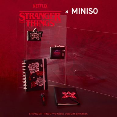 Libreta de hojas sueltas a5 con botones en forma de seta y banda 100 hojas. serie stranger things -  Stranger Things