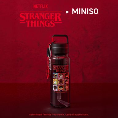 Tomatodo de plástico con sorbete colección stranger things 850 ml negro -  Stranger Things