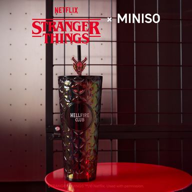 Vaso de plástico con sorbete colección stranger things 750 ml negro -  Stranger Things