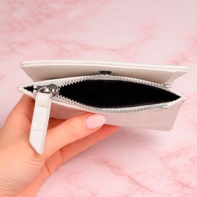 Cartera corta con cierre para mujer miniso tipo piel cocodrilo glossy beige -  Miniso