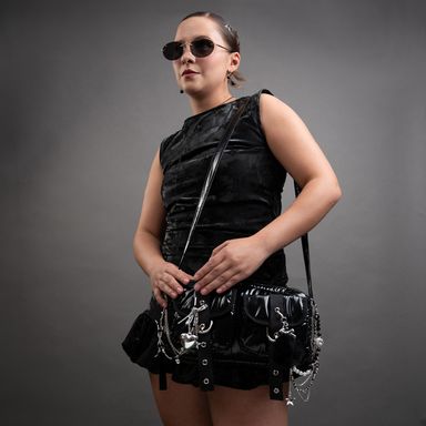 Bolso crossbody acabado tipo charol minidots sintético negro 28x15 cm -  Minidots