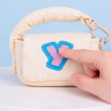 Set charms decorativos letras u,v,n, y minidots textiles 3 cm -  Minidots