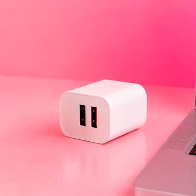 Cargador tech pro series 2.1a usb a 2 puertos us mod st612 blanco -  Miniso