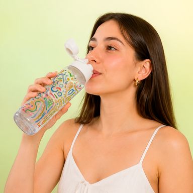 Tomatodo con tapa y boquilla vibrant graffiti plástico blanco 800 ml libre de bpa - Miniso